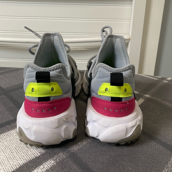 Nike React Presto Grade School Size 6 - Picture 3 of 5